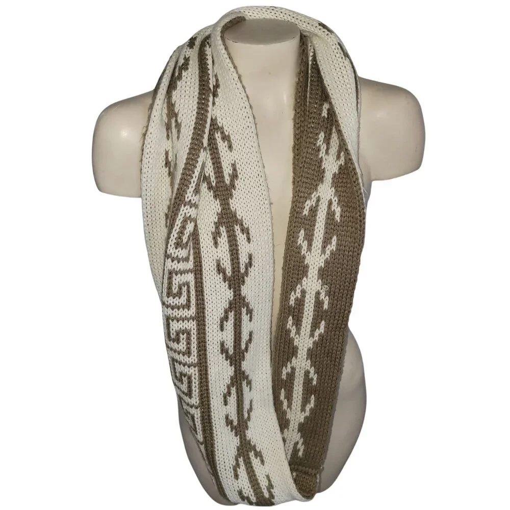 Steve Madden Womens Beige & White Acrylic Knit Infinity Scarf With Geometric Pat